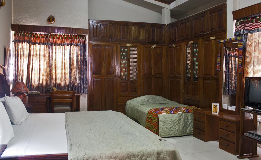 Four Villages Inn Кумаси Стая снимка