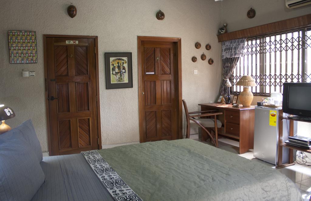 Four Villages Inn Кумаси Стая снимка
